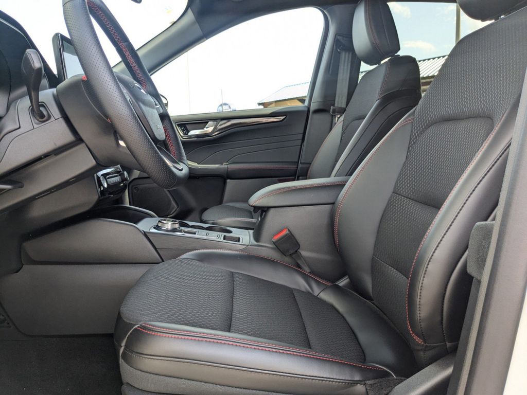 2025 Ford Escape ST-Line photo 14