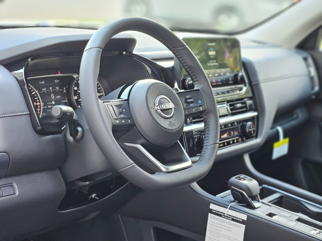 2025 Nissan Pathfinder SL photo 6