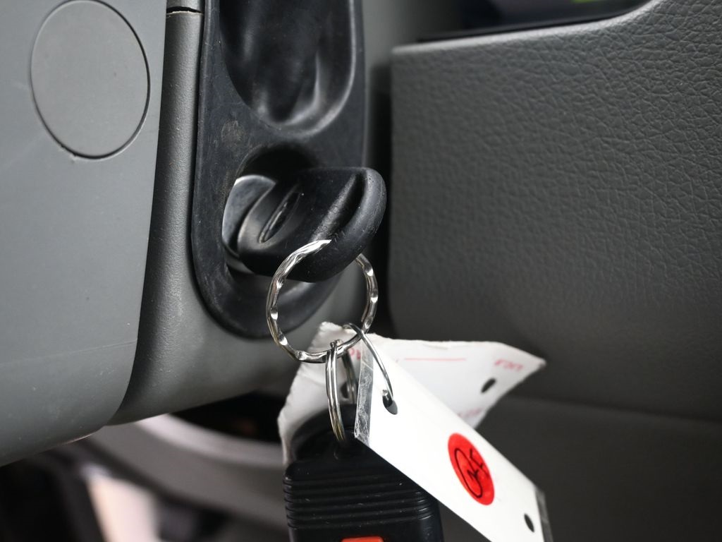 2004 Ford F-150 XL photo 4