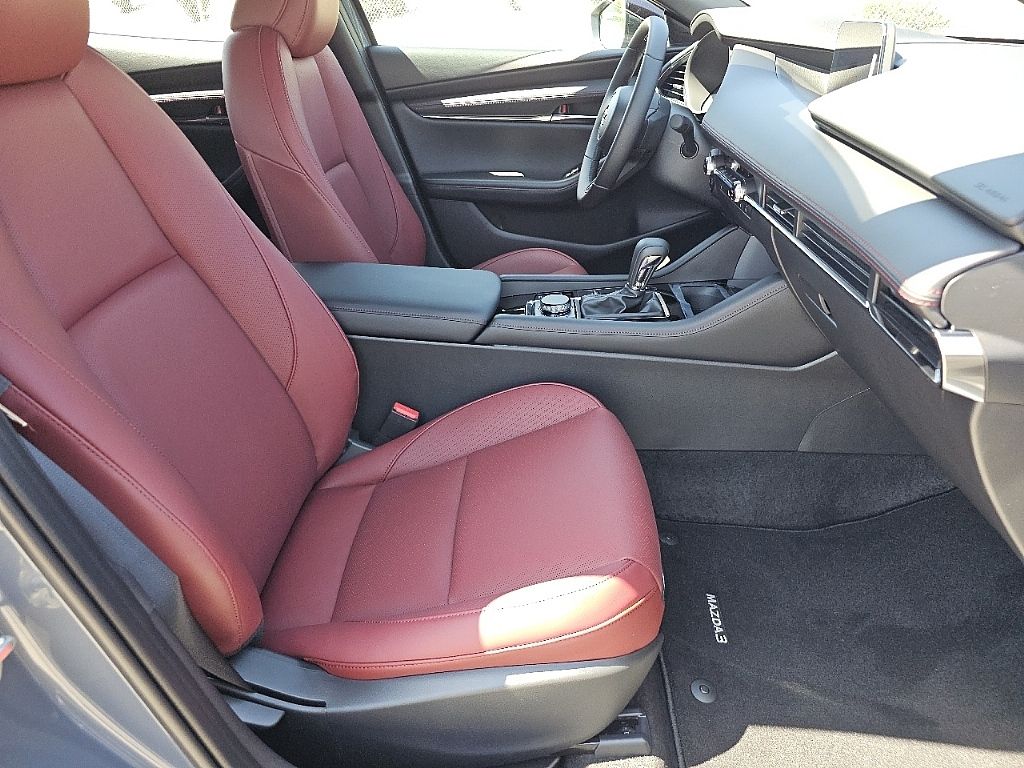 2025 Mazda Mazda3 Hatchback 2.5 s Carbon photo 3