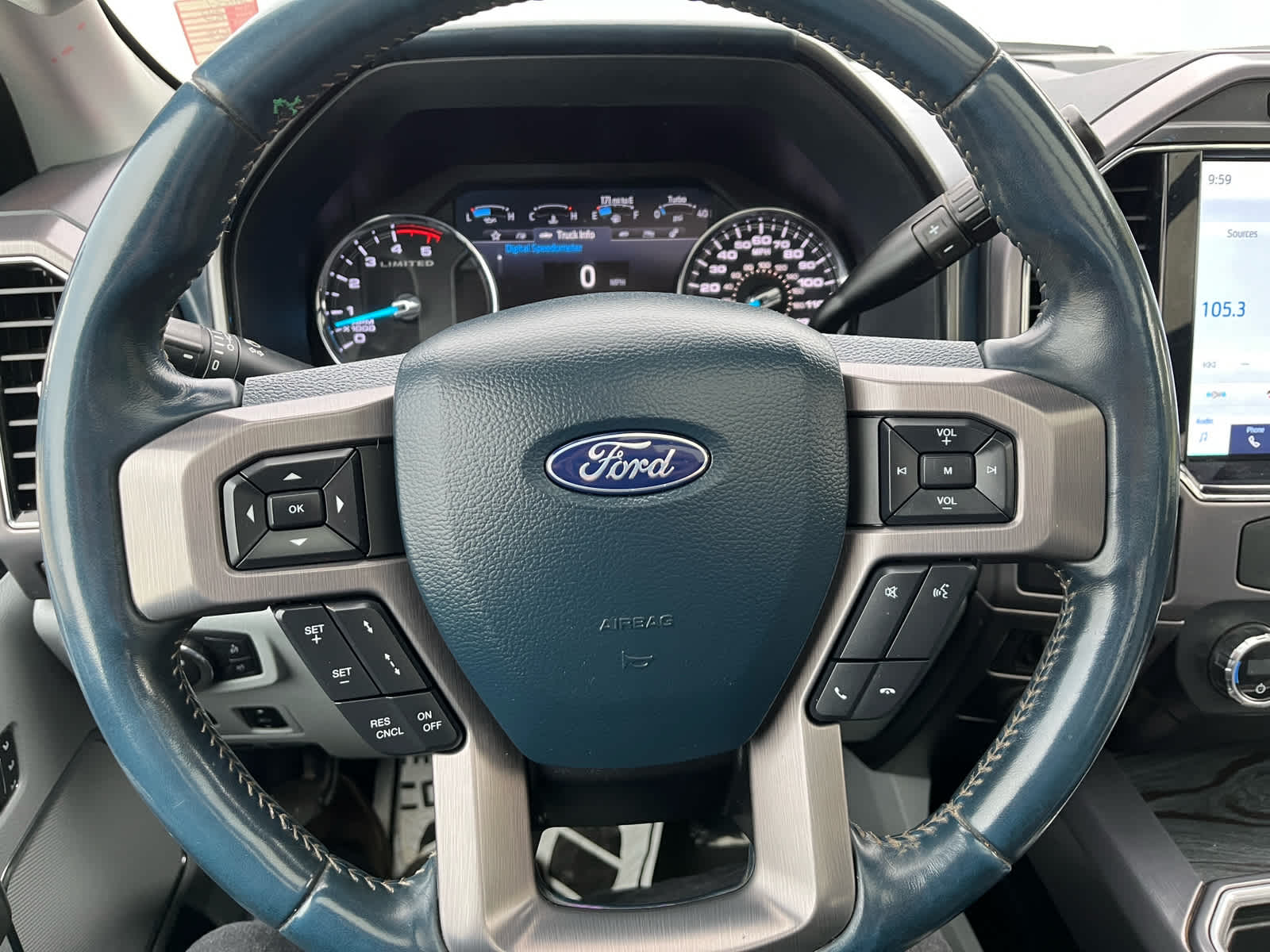 2022 Ford F-350 Limited photo 24