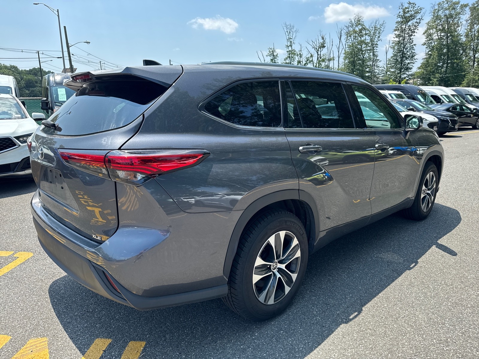 2021 Toyota Highlander XLE photo 6
