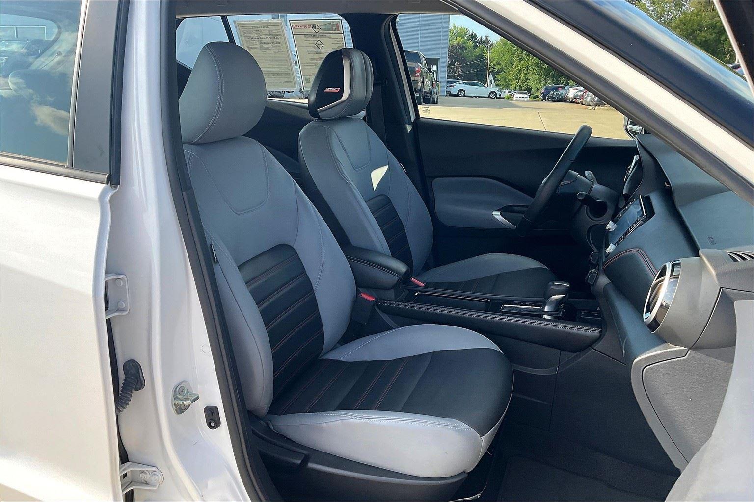 2023 Nissan Kicks SR photo 7