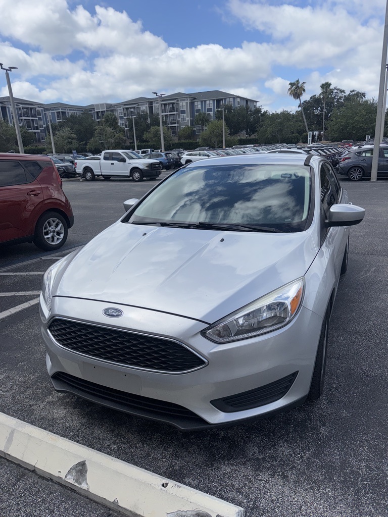 2018 Ford Focus SE photo 2