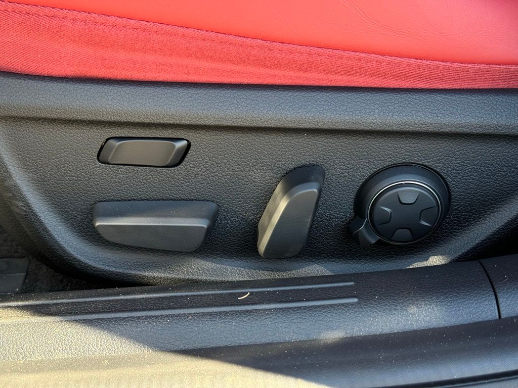 2025 Genesis G70 3.3T Sport Advanced photo 26