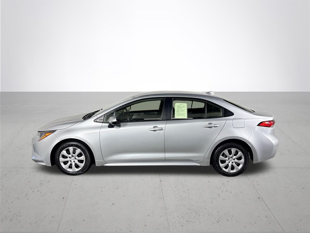 2023 Toyota Corolla LE photo 9