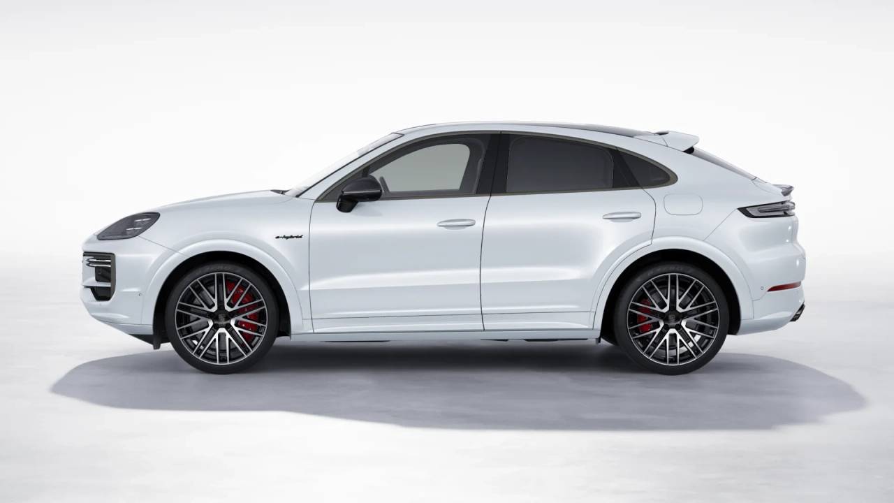 2026 Porsche Cayenne Turbo E-Hybrid Coupe photo 2