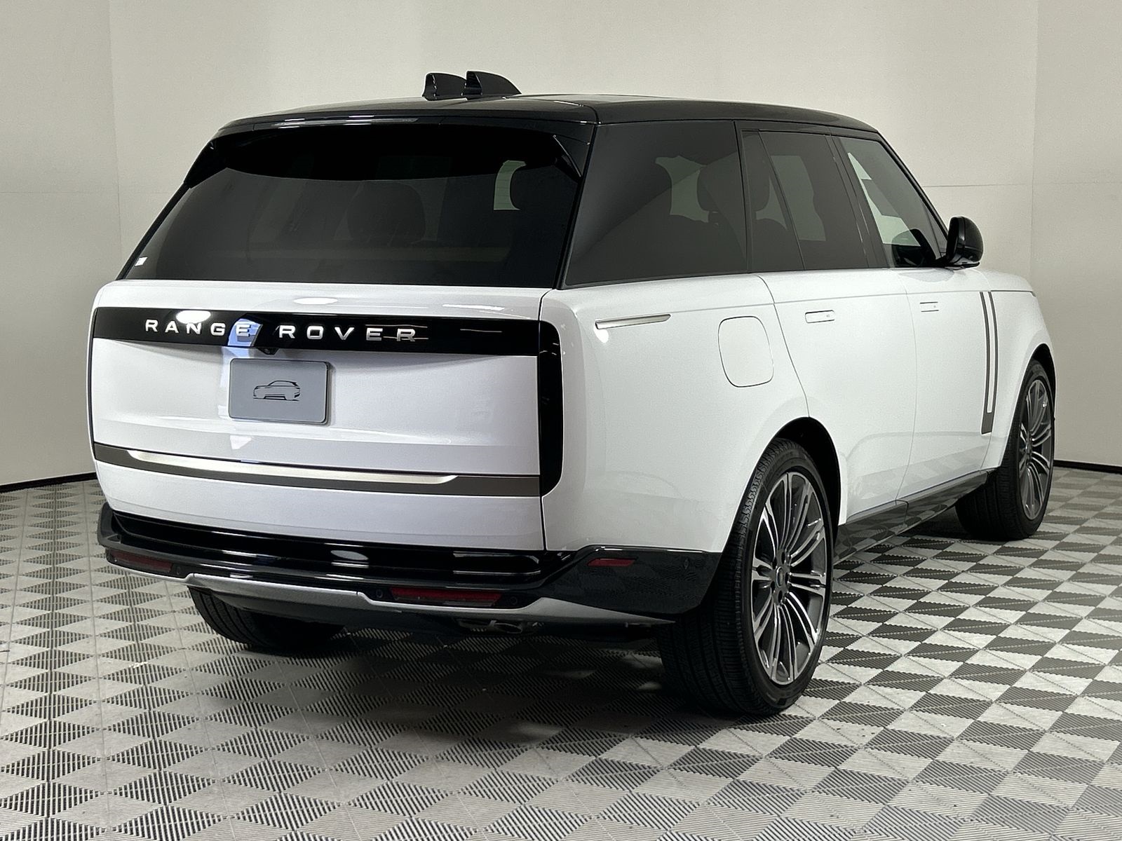 2025 Land Rover Range Rover SE photo 4
