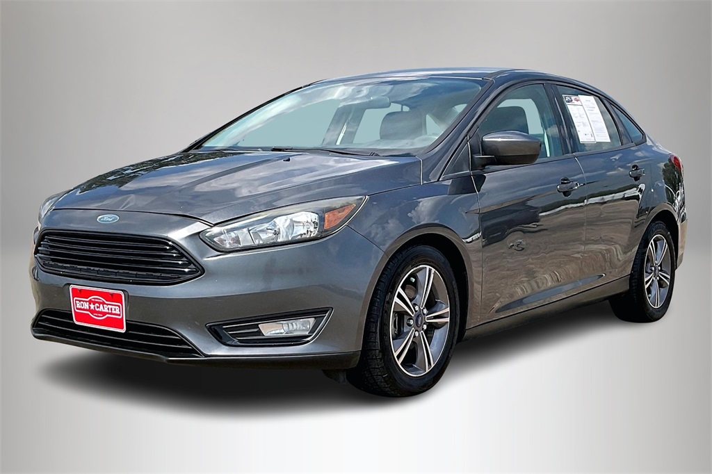 2018 Ford Focus SE photo 2