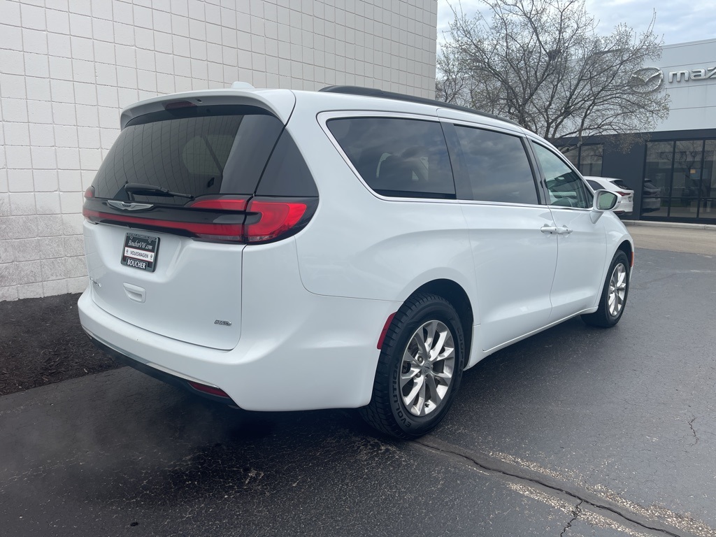 2022 Chrysler Pacifica Touring L photo 5