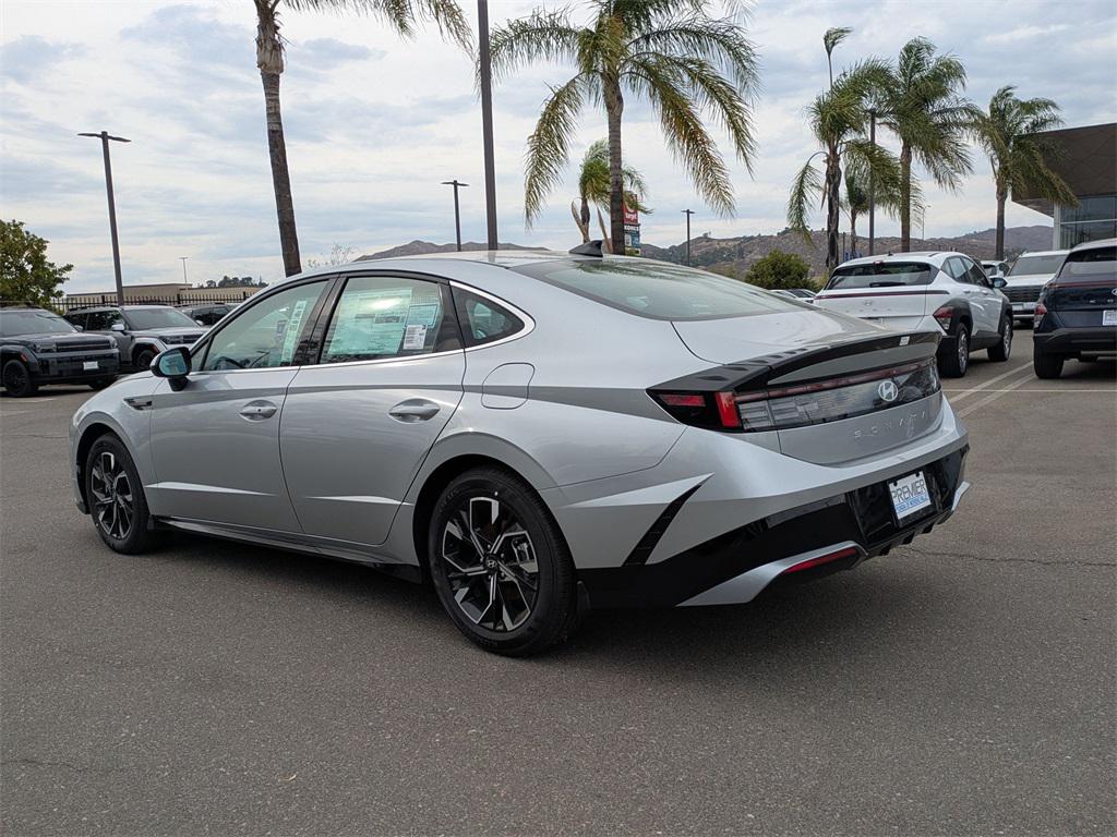 2025 Hyundai Sonata SEL photo 3