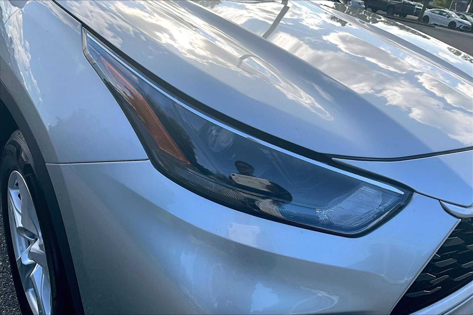 2023 Toyota Highlander LE photo 26