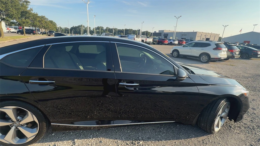 2018 Honda Accord Touring 2.0T photo 8
