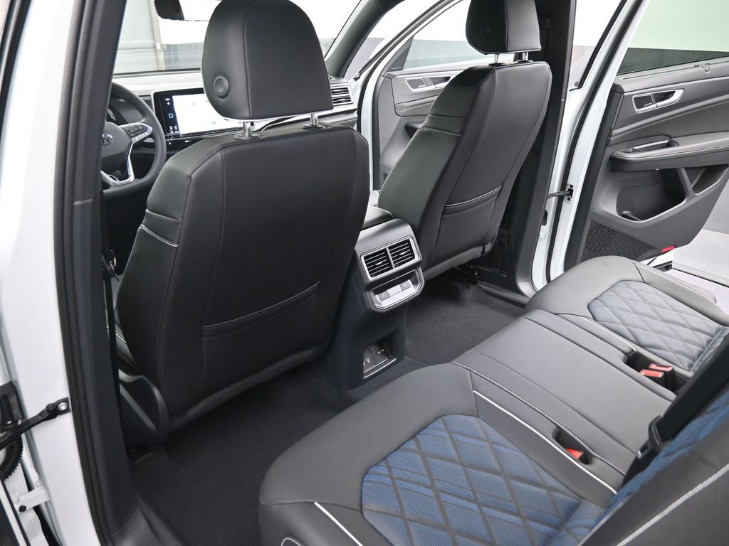 2025 Volkswagen Atlas Cross Sport SEL Premium R-Line photo 39
