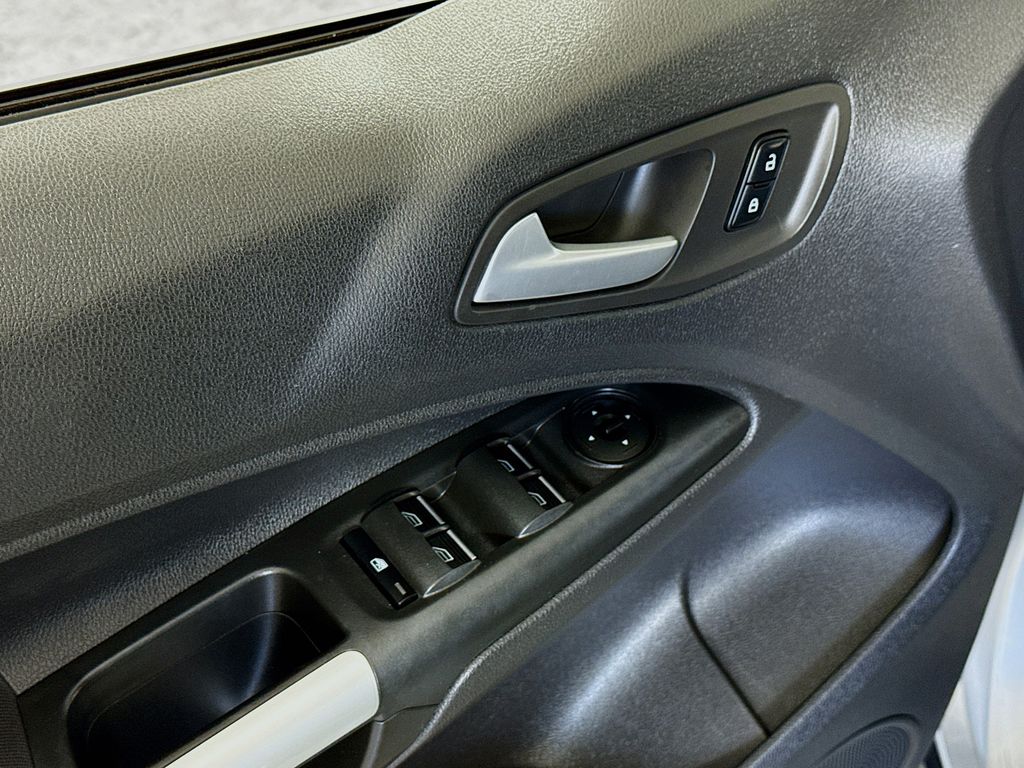 2015 Ford Transit Connect XLT photo 18