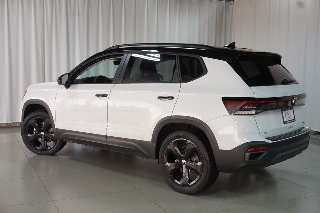 2025 Volkswagen Taos SE photo 3