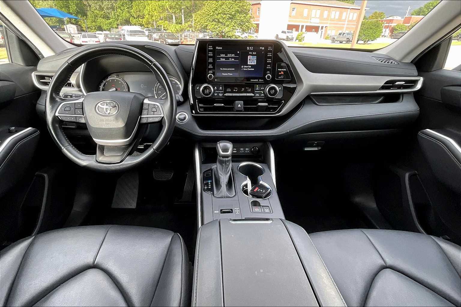 2022 Toyota Highlander XLE photo 12