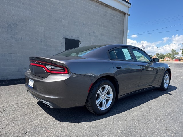 2016 Dodge Charger SE photo 3