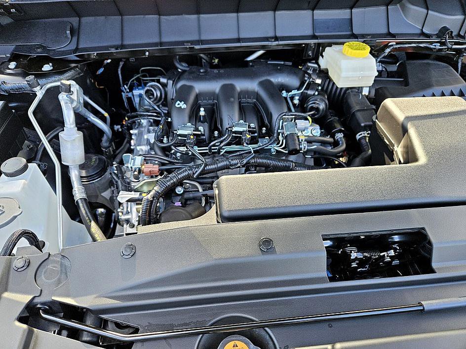 2025 Nissan Pathfinder SV photo 16