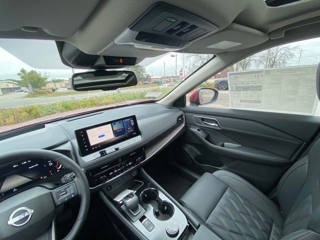 2026 Nissan Rogue Platinum photo 9