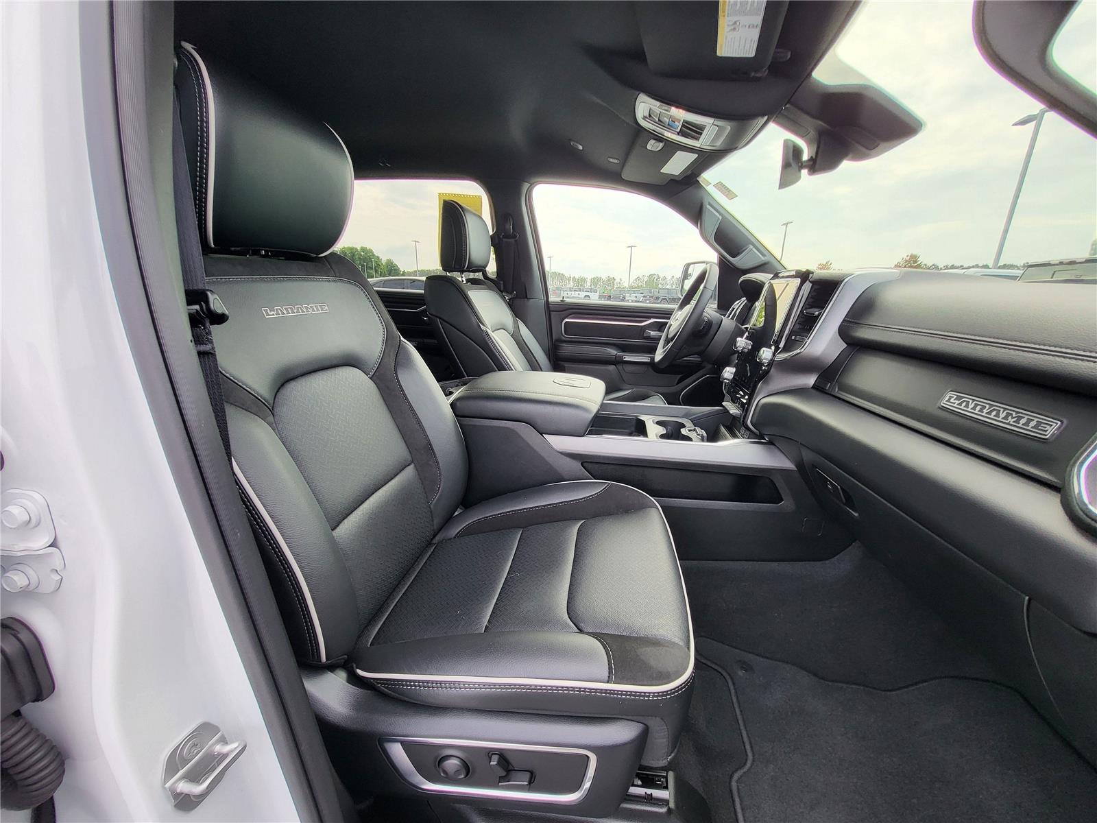 2025 Ram 1500 Laramie photo 3