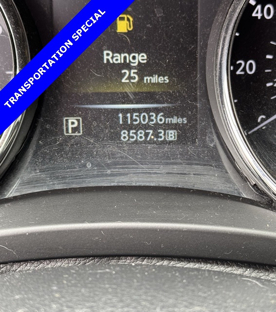 2015 Nissan Rogue SV photo 2