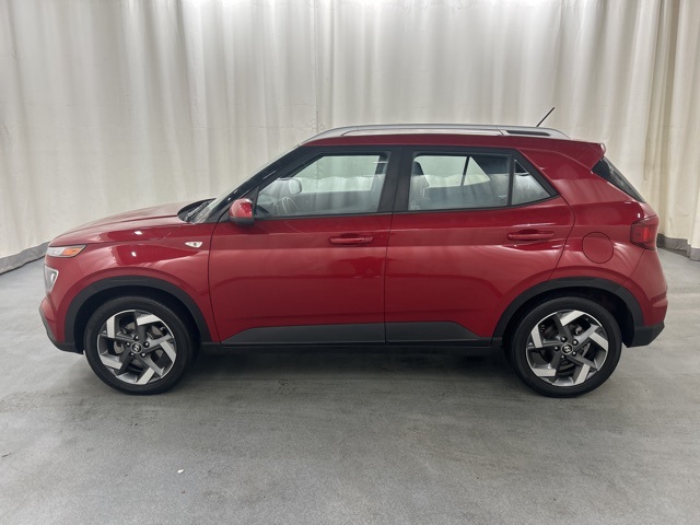 2023 Hyundai Venue Limited photo 3