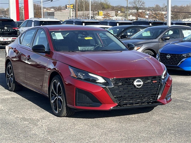 2025 Nissan Altima SR's photo