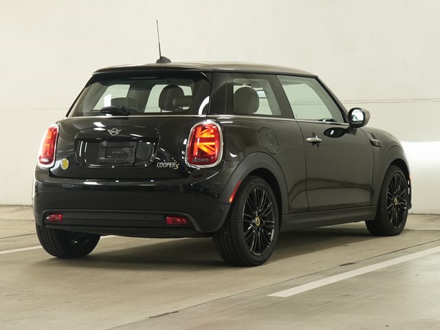 2024 Mini Cooper SE Signature photo 4
