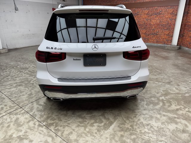 2026 Mercedes Benz GLB 250 4MATIC photo 4