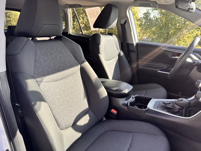 2024 Toyota RAV4 Hybrid XLE photo 16