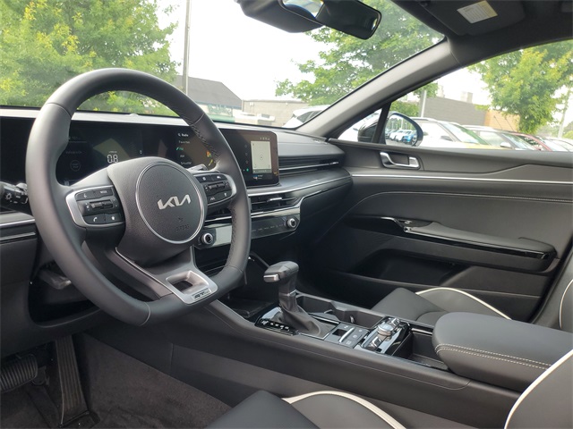 2025 Kia K5 GT-Line photo 11