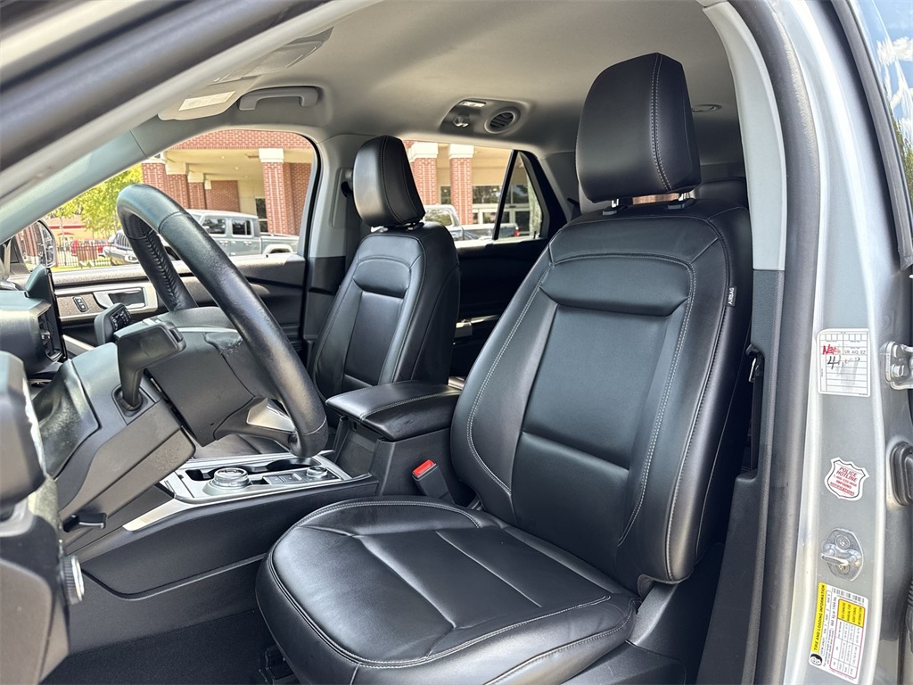 2023 Ford Explorer XLT photo 8