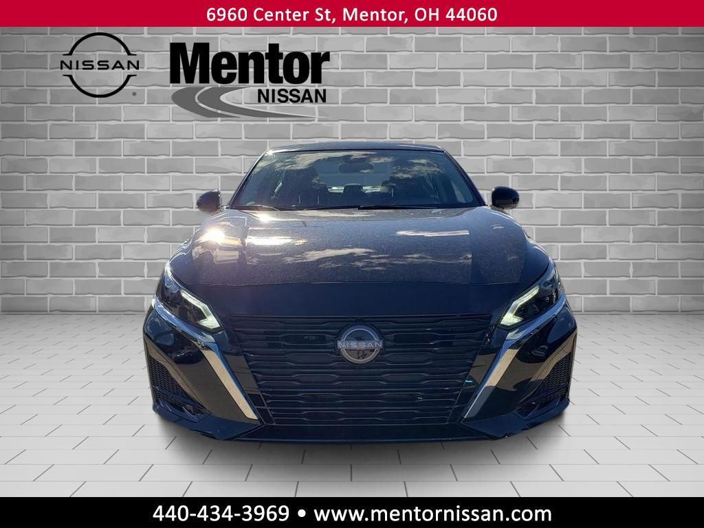 2025 Nissan Altima SL photo 2