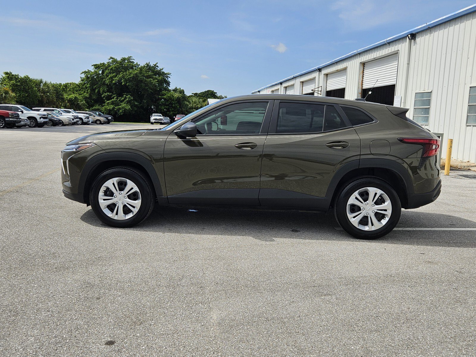 2024 Chevrolet Trax LS photo 2