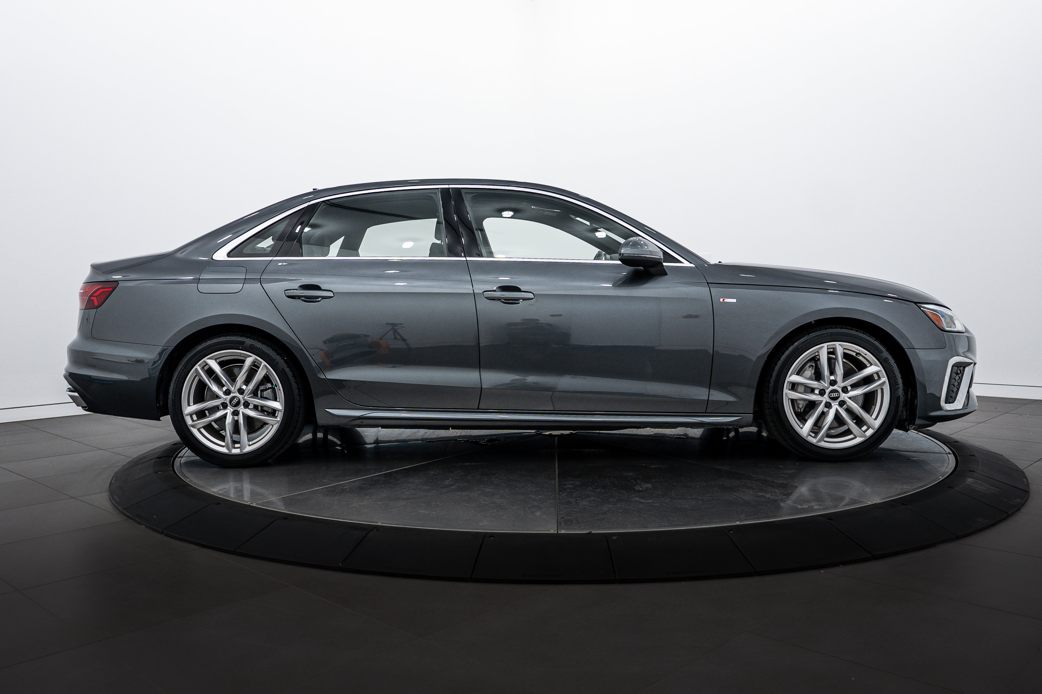 2023 Audi A4 S line Quattro Premium photo 3