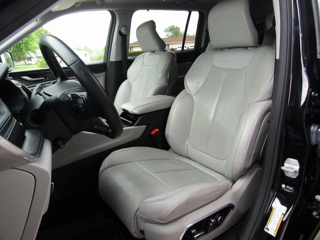 2022 Jeep Grand Cherokee Overland photo 20