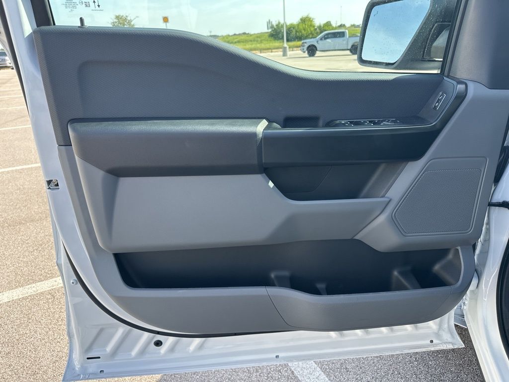 2025 Ford F-150 XL photo 9