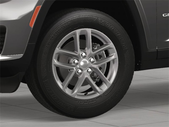 2025 Jeep Grand Cherokee Laredo photo 6