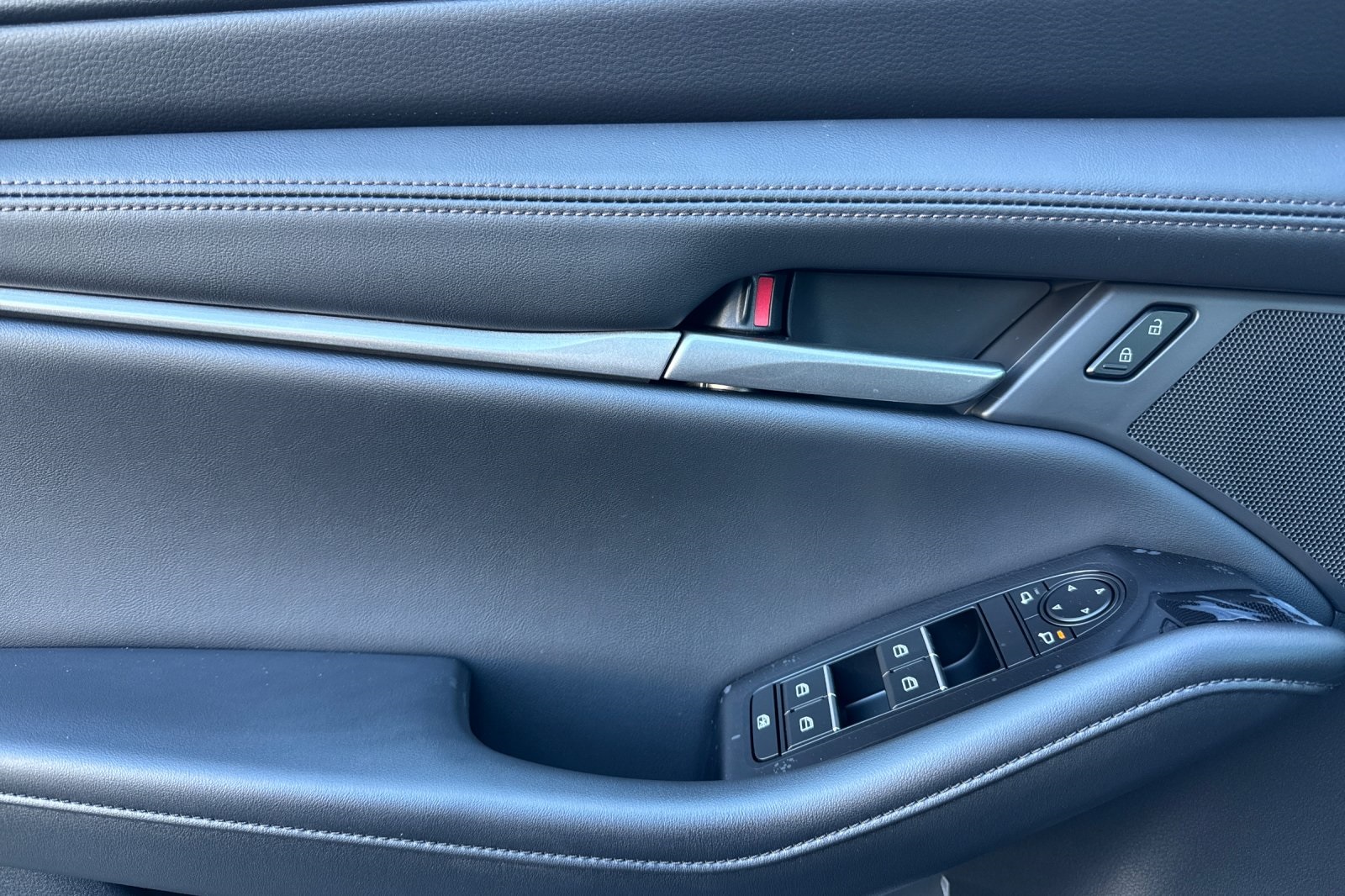 2025 Mazda Mazda3 2.5 Select Sport photo 10