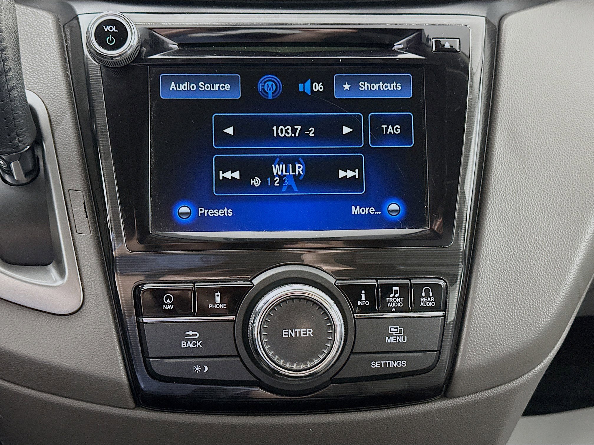 2014 Honda Odyssey Touring photo 16