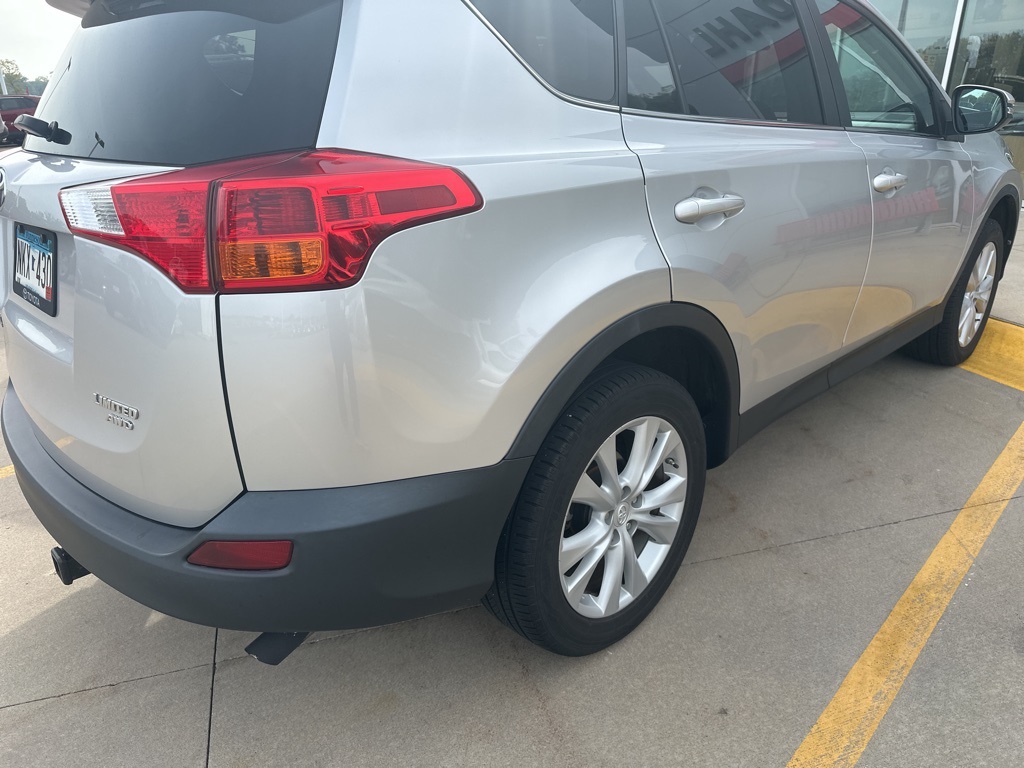 2015 Toyota RAV4 Limited photo 16