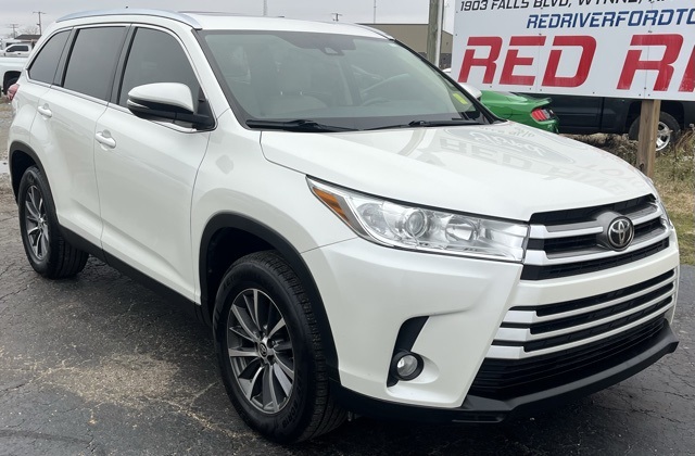 Used 2019 Toyota Highlander XLE with VIN 5TDKZRFH8KS574927 for sale in Wynne, AR