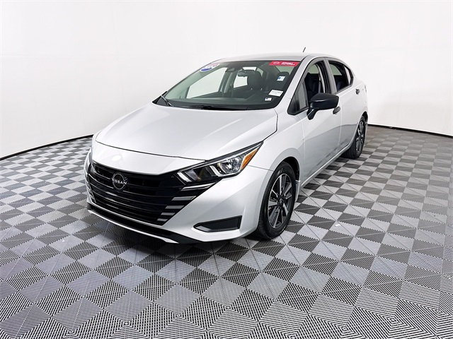 2024 Nissan Versa 1.6 S photo 3