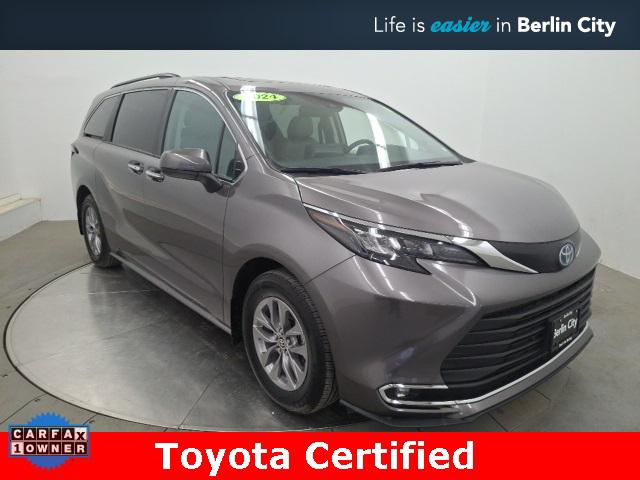 2024 Toyota Sienna XLE's photo