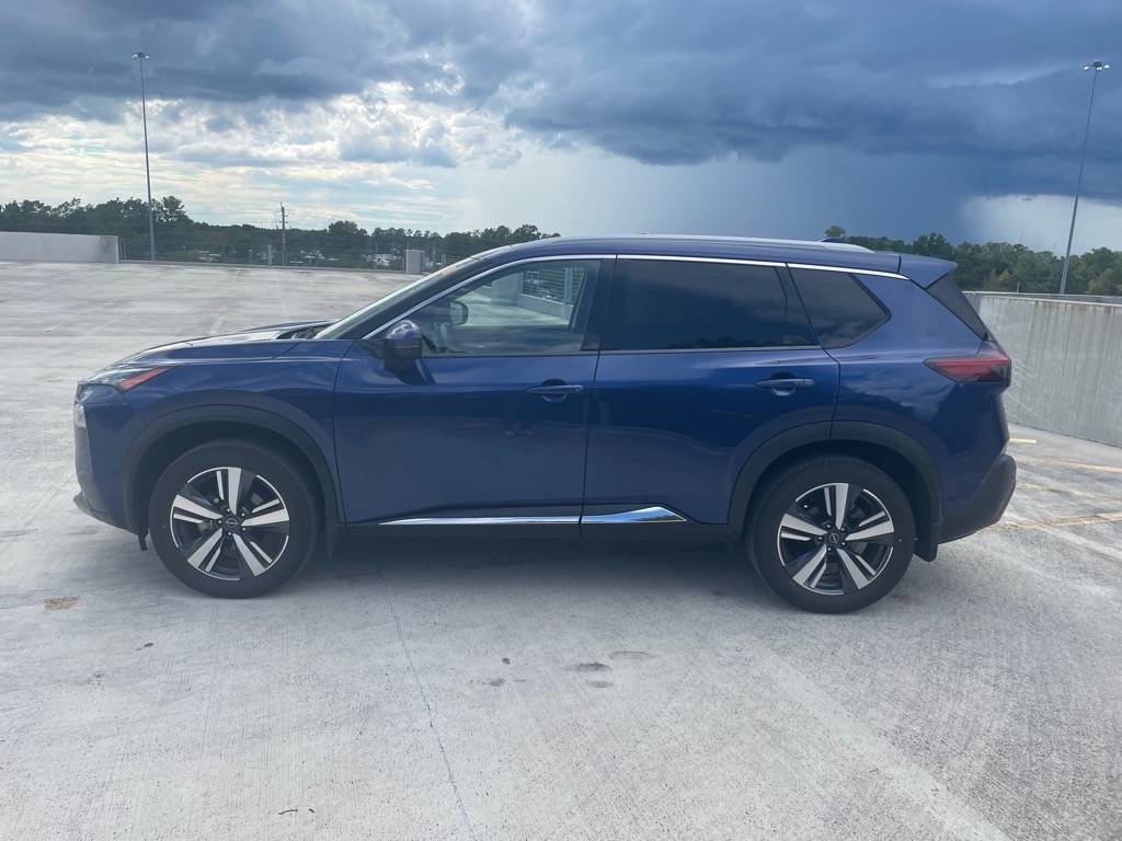 2023 Nissan Rogue SL photo 3