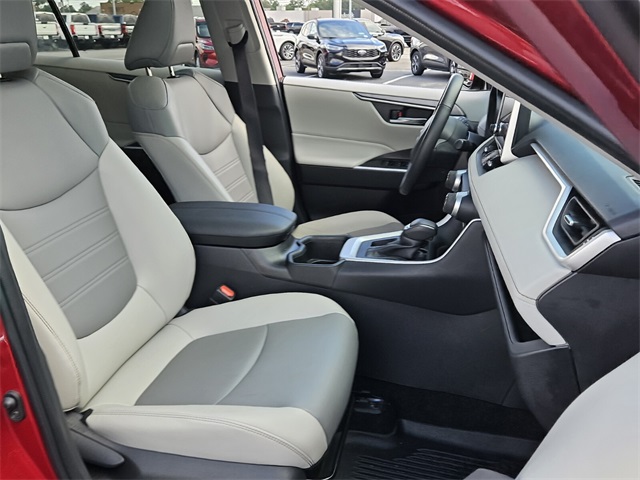 2024 Toyota RAV4 XLE Premium photo 11