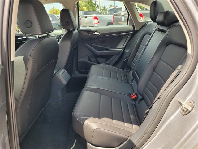 2024 Volkswagen Jetta SE photo 9