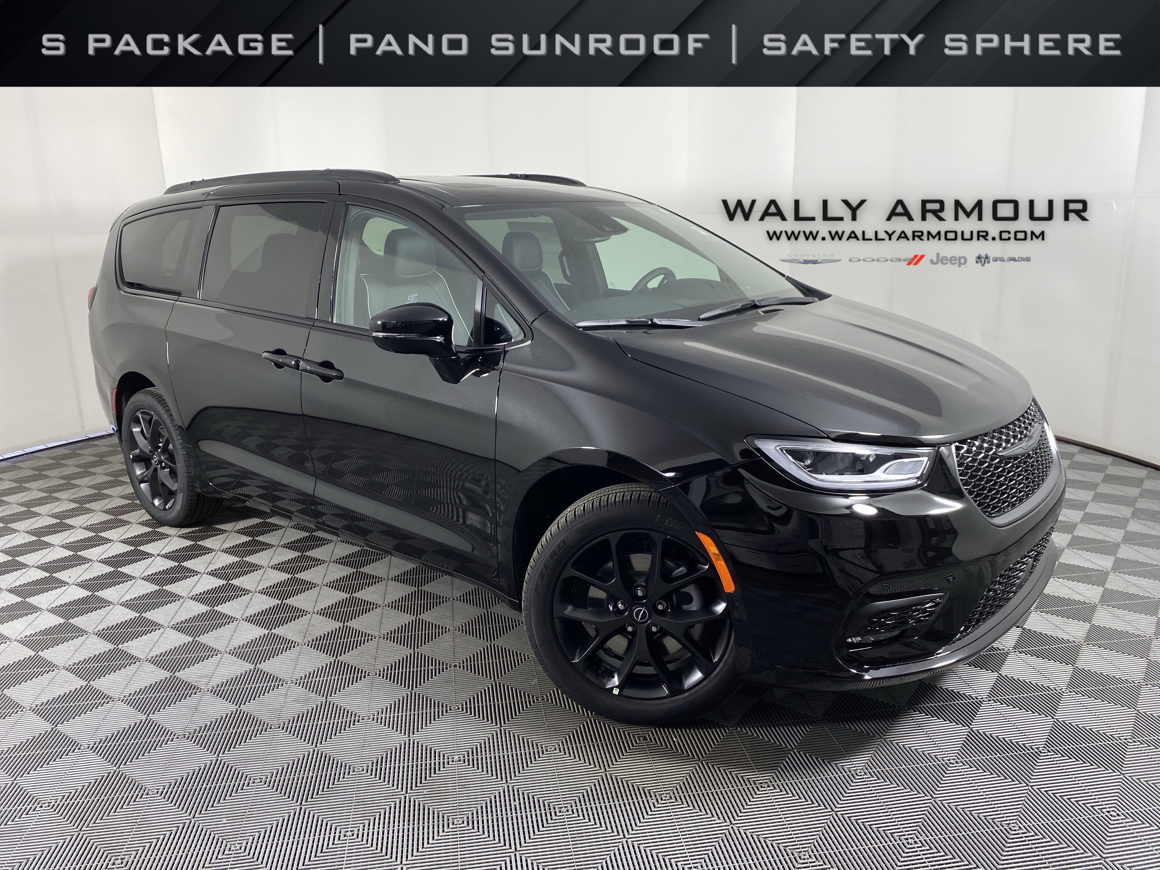 2026 Chrysler Pacifica Limited's photo