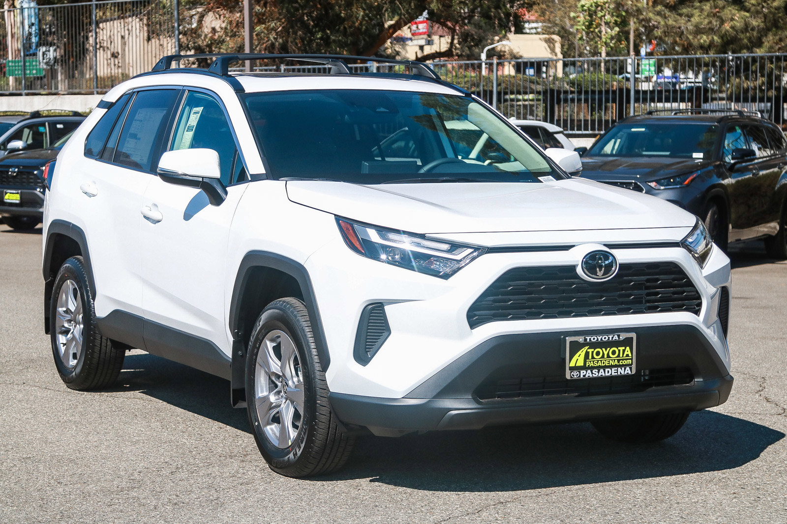 2025 Toyota RAV4 XLE photo 3